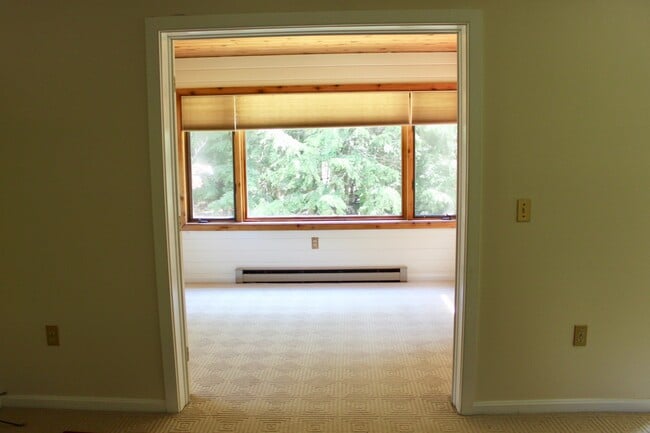 Building Photo - 500 Acorn Ln