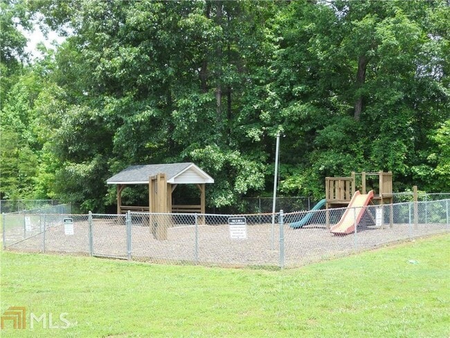 Building Photo - 137 Riverside Dr