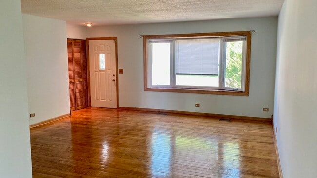 Building Photo - 460 Dover Dr