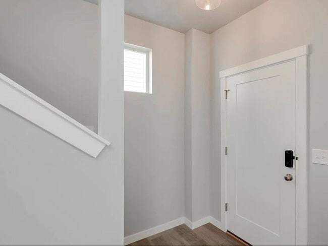Foto del edificio - Modern 3 bedroom 2.5 bathroom Home in Meri...
