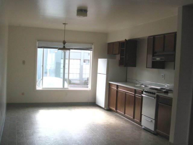 Kitchen - 2001 SE Oak Grove Blvd