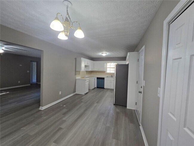 Building Photo - 10107 Clearview Dr NW