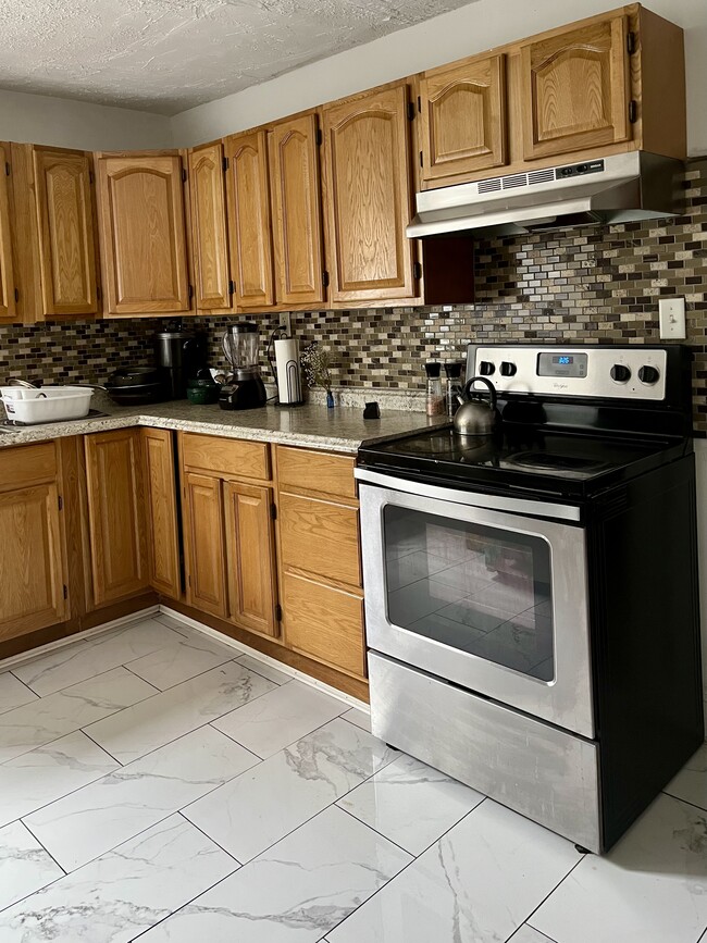 Building Photo - 223 E Mountain Rd