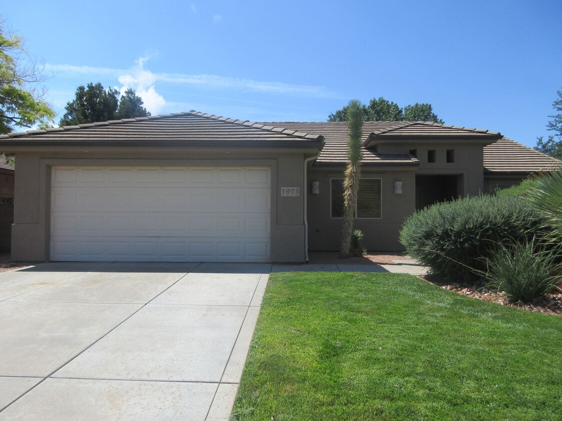 Foto principal - Single Family Home in Ironwood Community -...