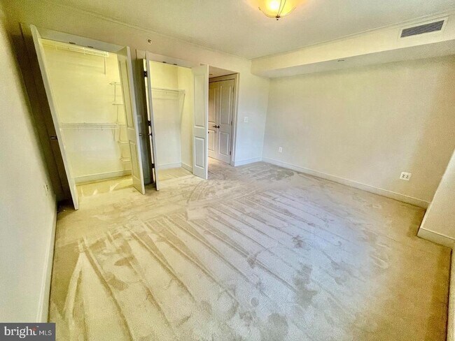 Foto del edificio - 1325 N Pierce St