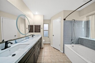 Building Photo - 2935 Auburn Dr