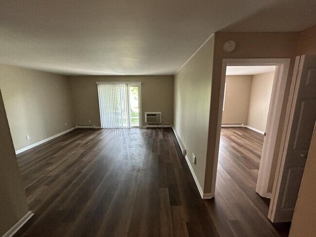 Foto del edificio - 6578 Lake Rd