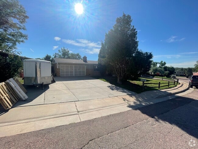 Building Photo - 33 Minden Cir