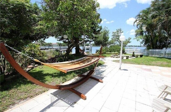 Foto del edificio - 3510 Shore Acres