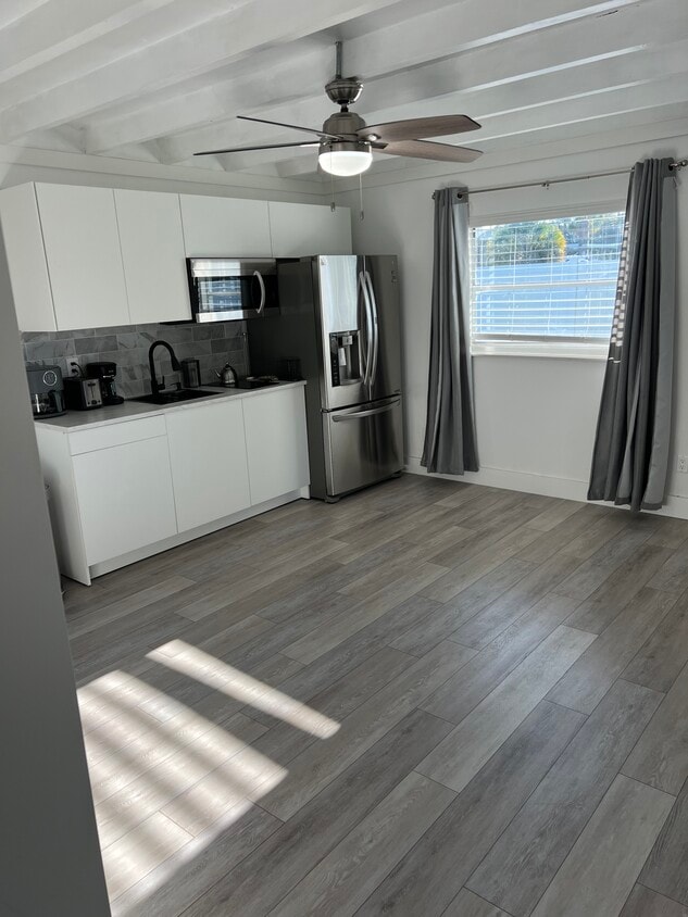 Primary Photo - 2300 NE 11th Ave