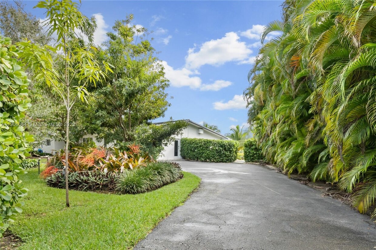 Primary Photo - 6880 SW 126th Ter