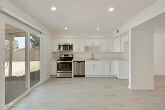 Building Photo - 3316 E Helena Dr