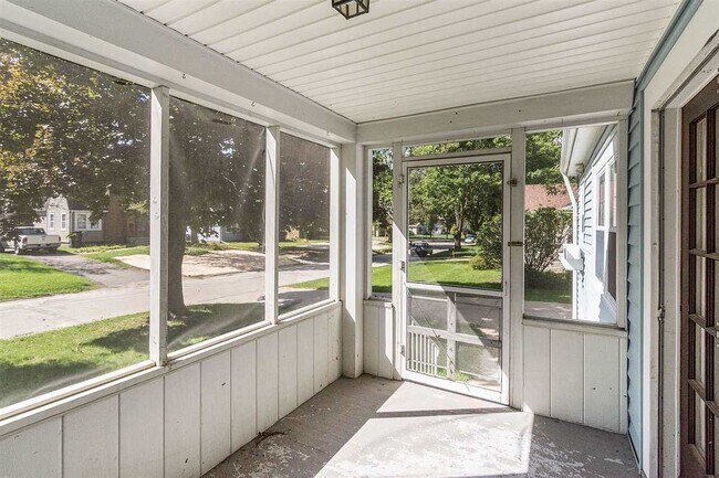Building Photo - 214 23rd St Dr SE