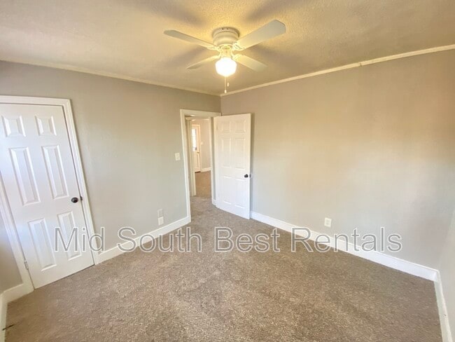 Building Photo - 905 E Mallory Ave