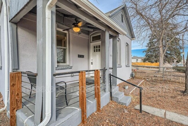 Photo - 985 King St House