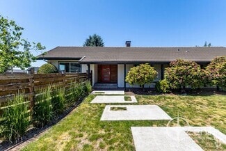 Building Photo - 8013 SE Maple Ave