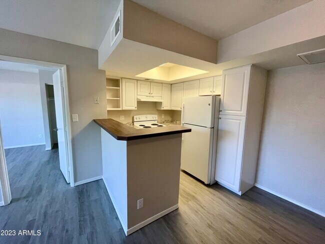 Building Photo - 3601 W Tierra Buena Ln