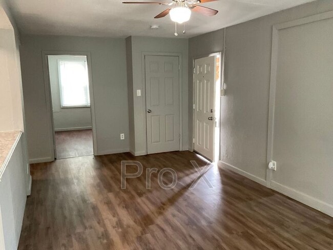 Foto del edificio - 304 E Park St