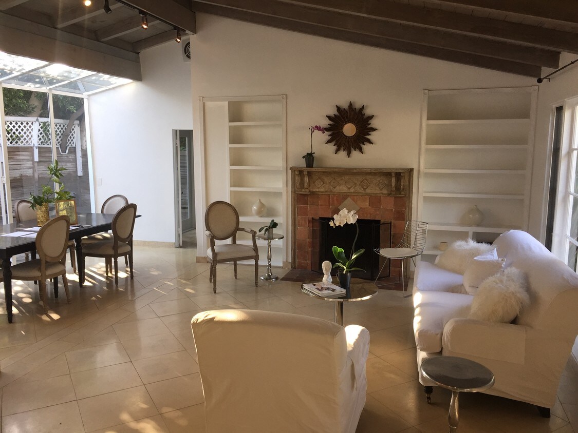 Foto principal - 15314 Earlham St