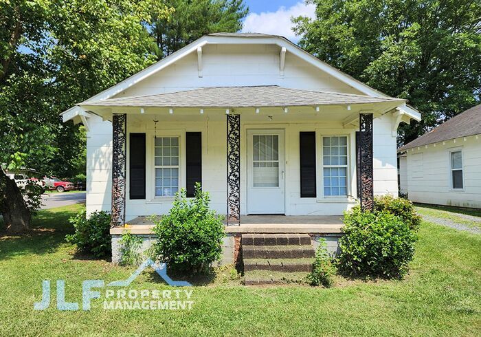 Primary Photo - Updated 3 Bed/1 Bath Home in Downtown Rock...