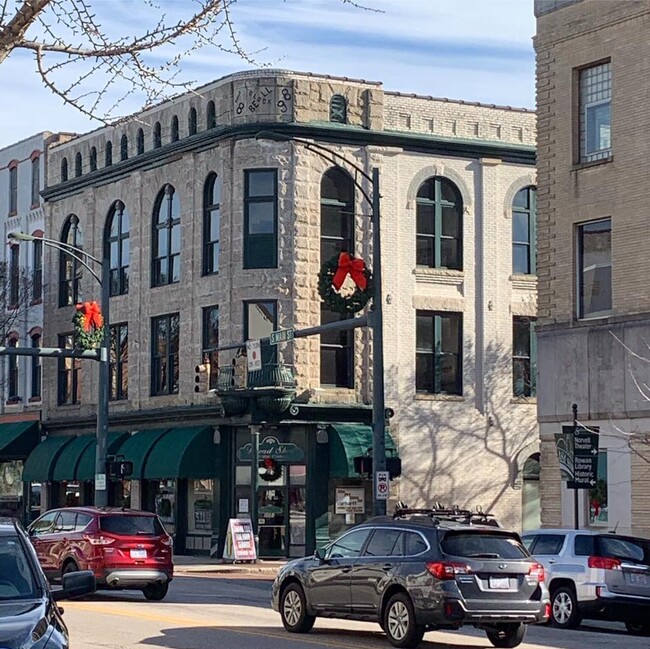 Building Photo - 133 S Main St