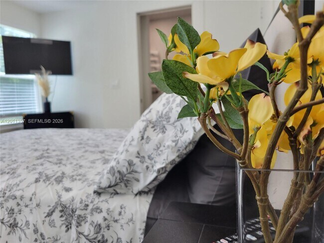 Foto del edificio - 735 Tradewind Dr