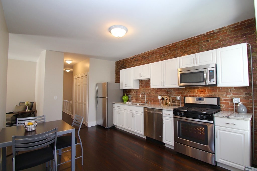 Primary Photo - 20 Tennyson St