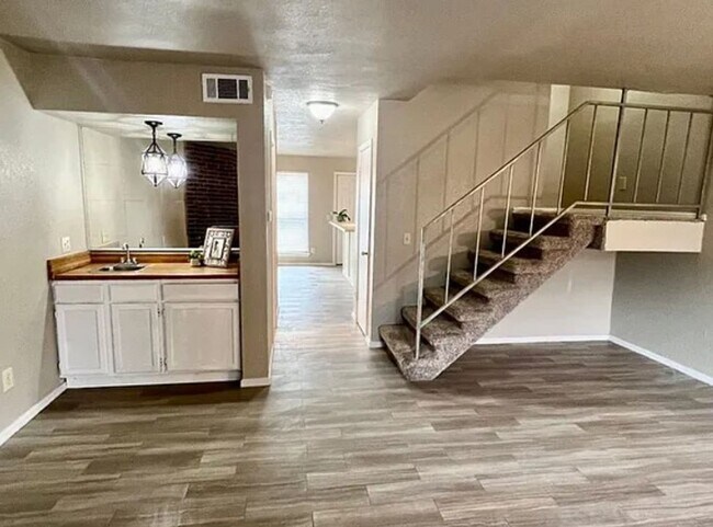 Foto del edificio - 1,562 sf Duplex in Norman
