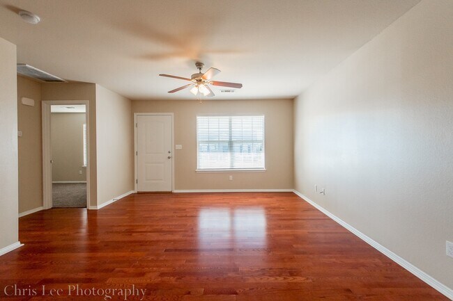 Foto del edificio - 3 Bedroom 2 Bath Home Minutes From UofA! Fenced yard!