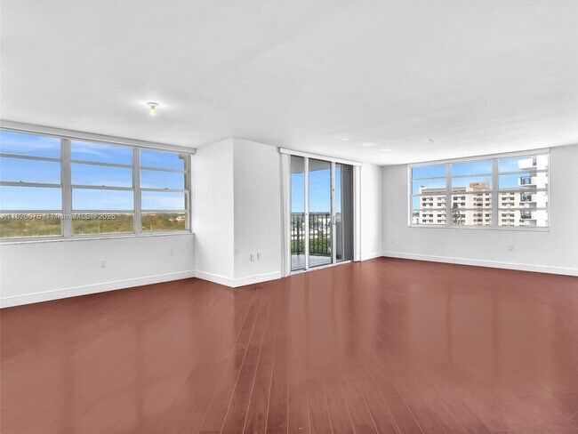 Foto del edificio - 2750 NE 183rd St