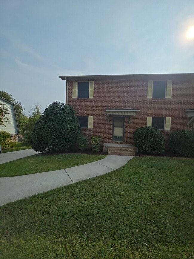 Building Photo - 83 Eastgate Cir