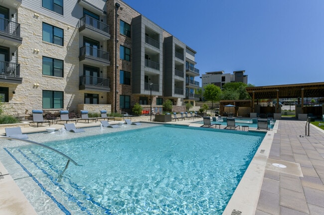 Lenox Grandview apartments — community photo - Lenox Grandview