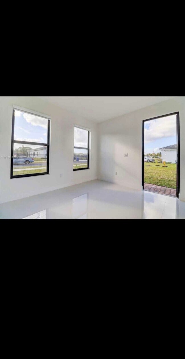 Foto del edificio - 30870 SW 192nd Ave