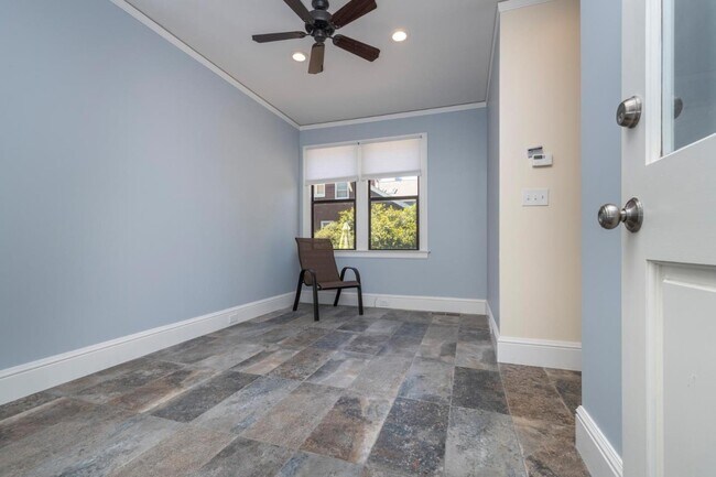 Building Photo - 143 13th Ave