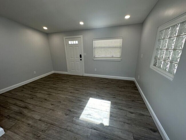 Foto del edificio - Beautiful 3 bedroom, 2 bath home located i...