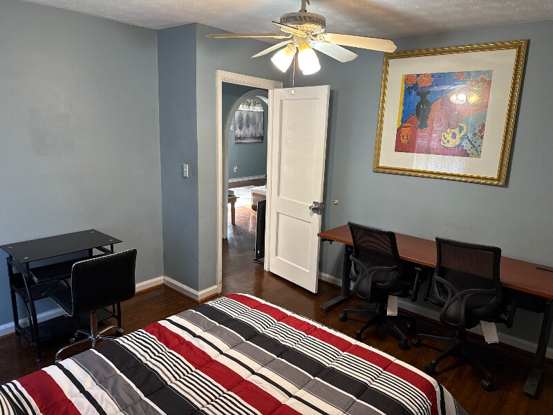 Foto principal - 1333 Peachcrest Rd