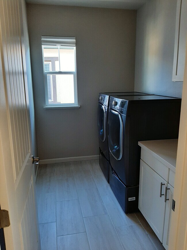 Foto del edificio - 5542 Kennedy Pl