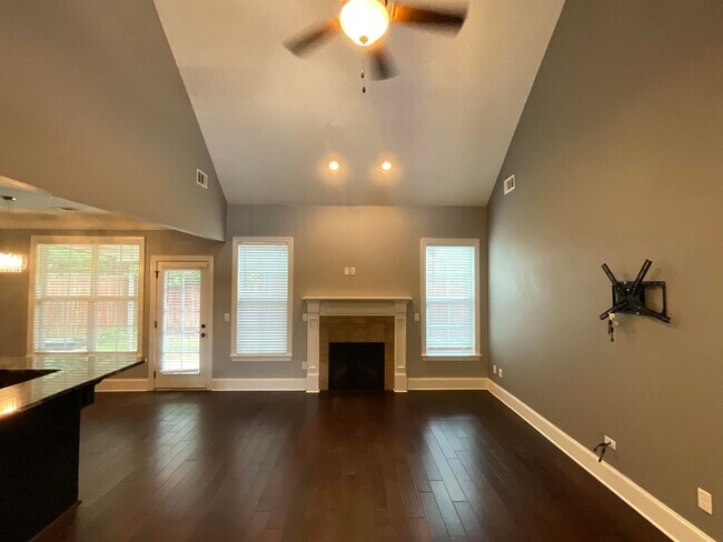 Foto del edificio - 3033 Margot Ln