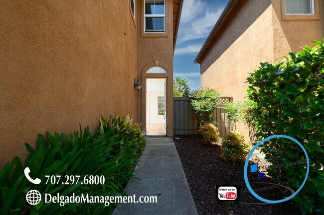 Building Photo - Beautiful gated Tiara 3 bedroom condo
