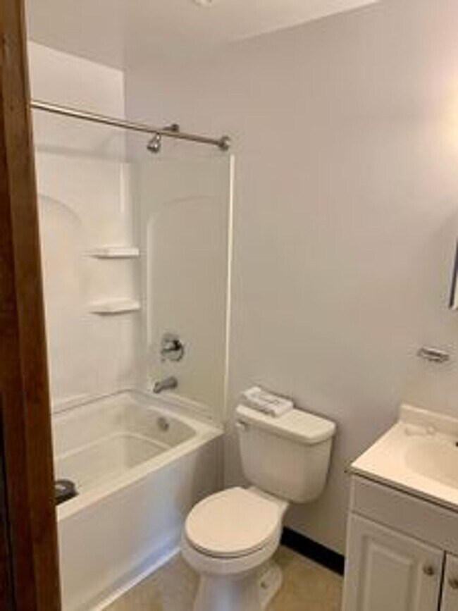 Foto del edificio - Cozy 3 bed 1 bath w Central HVAC