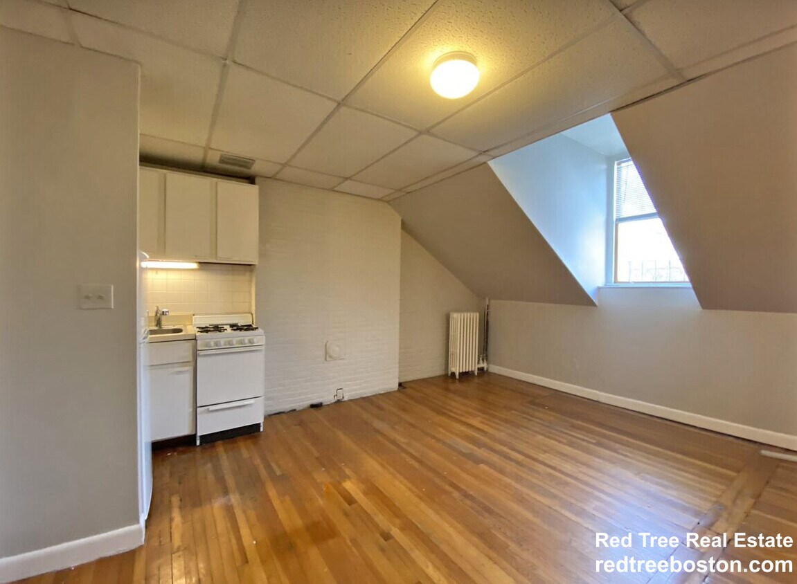 Primary Photo - 120 Charles St
