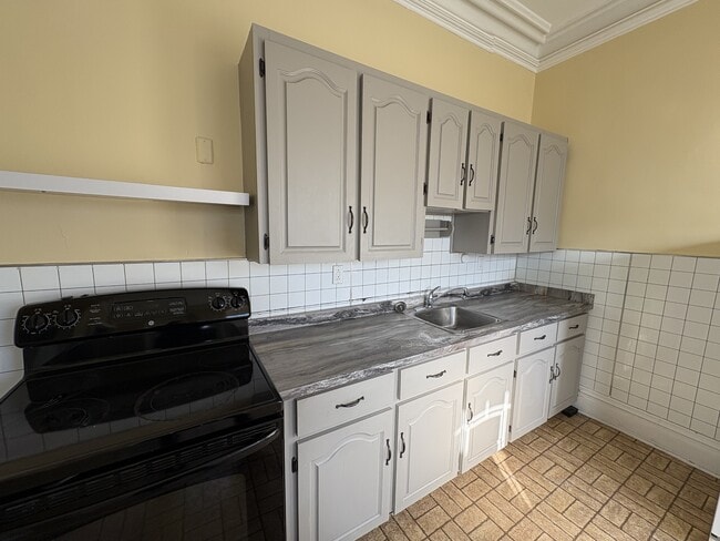 Building Photo - 196 King St E