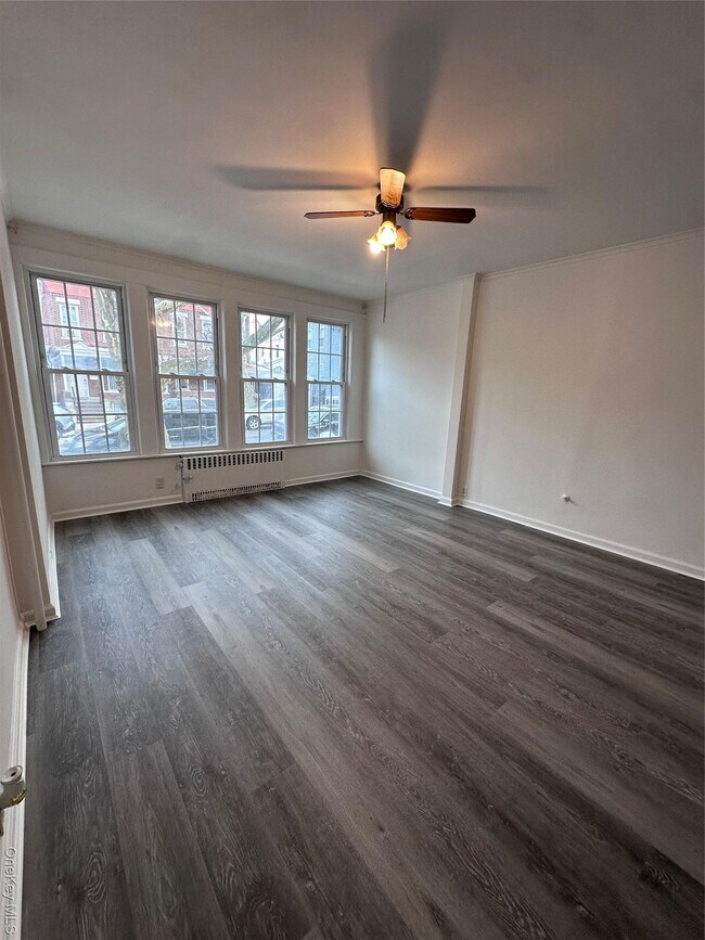 Foto del edificio - 72-36 67th Pl