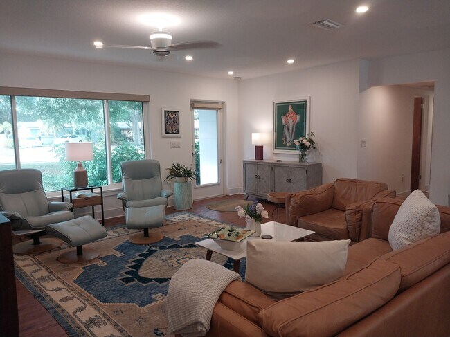 Foto del edificio - 2587 Ringling Blvd