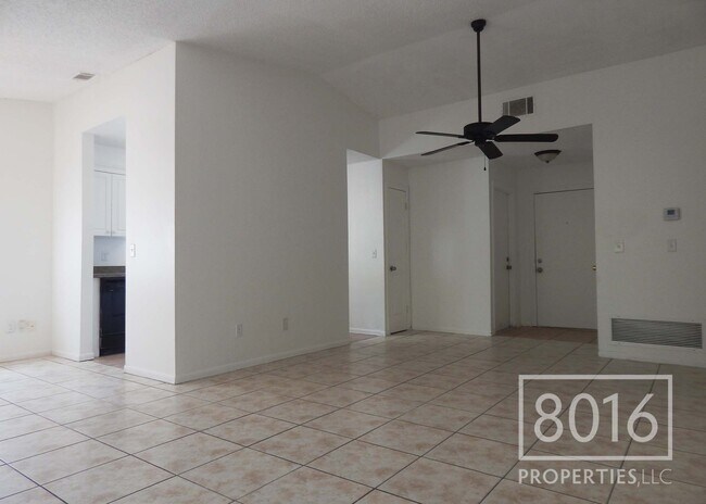 Foto del edificio - 4755 White Willow Ln