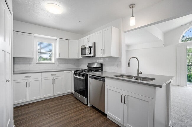 Building Photo - Byron Lakes Apartments