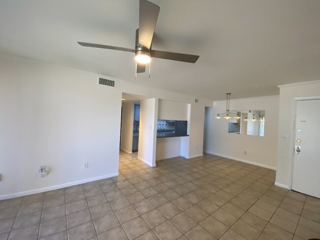 Building Photo - 710 N Village Dr