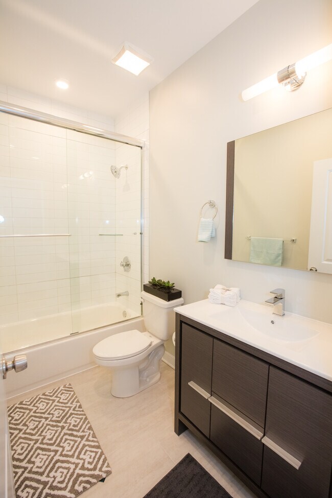 Foto del edificio - 2039 N College Ave