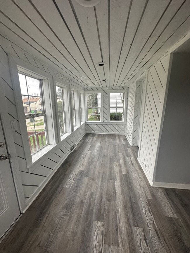 Building Photo - 12323 Park Knoll Dr