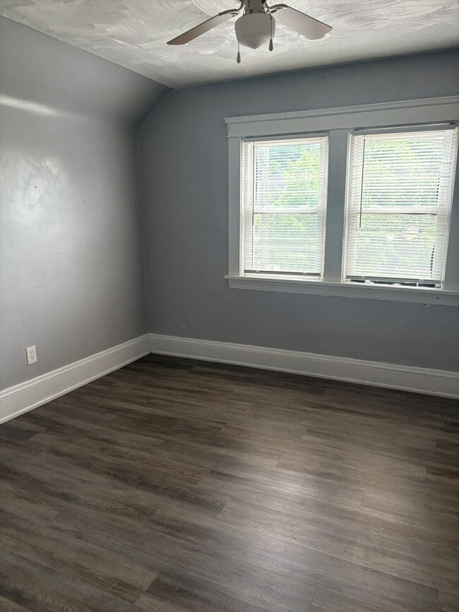 Building Photo - Reno9815